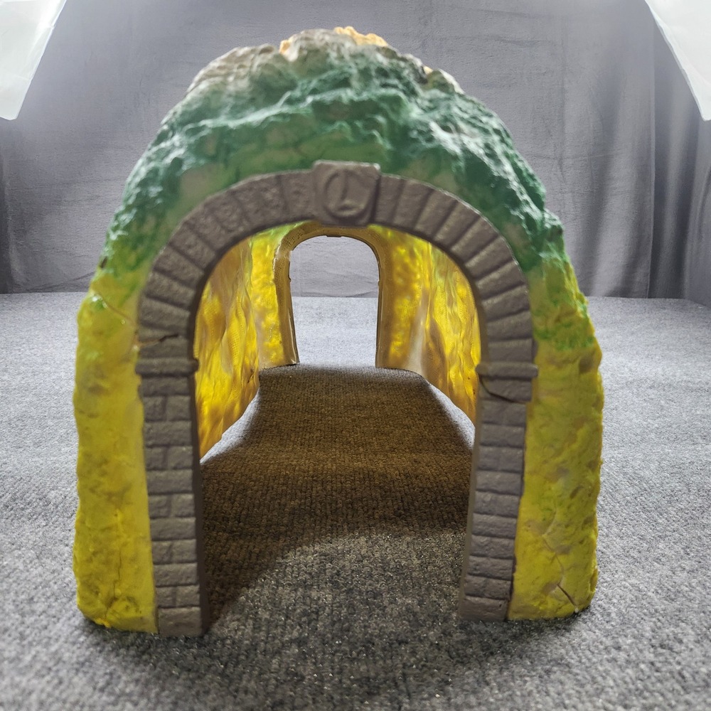 Lionel Model Train Mountain Tunnel Accessory Green Yellow Rock Scenery 24 Inch